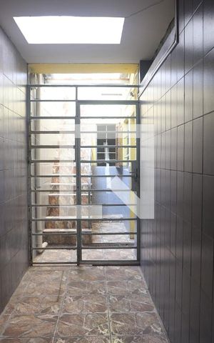 Casa para alugar com 124m², 5 quartos e 3 vagasLateral da casa