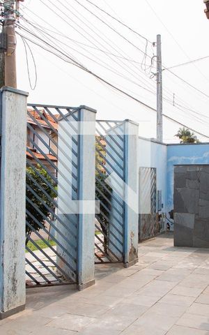 Casa à venda com 288m², 3 quartos e 2 vagas Casa à venda com 288m², 3 quartos e 2 vagasÁREA EXTERNA FRENTE