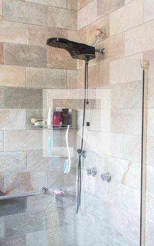 Casa à venda com 288m², 3 quartos e 2 vagas Casa à venda com 288m², 3 quartos e 2 vagasBANHEIRO SOCIAL