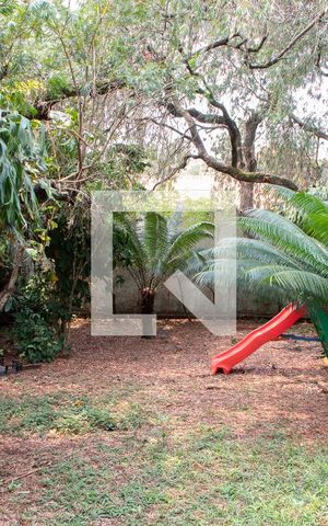 Casa à venda com 288m², 3 quartos e 2 vagas Casa à venda com 288m², 3 quartos e 2 vagasÁREA EXTERNA FUNDOS