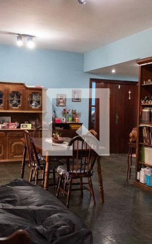 Casa à venda com 288m², 3 quartos e 2 vagas Casa à venda com 288m², 3 quartos e 2 vagasSALA