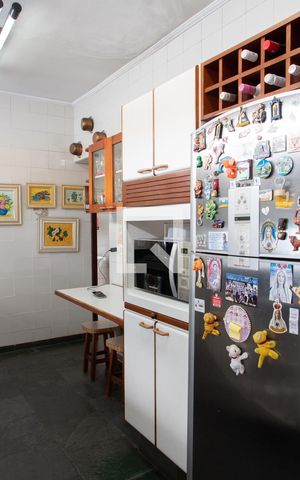 Casa à venda com 288m², 3 quartos e 2 vagas Casa à venda com 288m², 3 quartos e 2 vagasCOZINHA