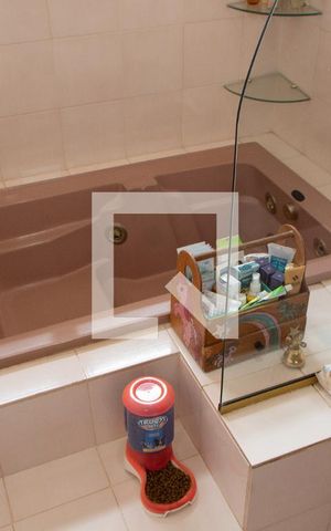 Casa à venda com 288m², 3 quartos e 2 vagas Casa à venda com 288m², 3 quartos e 2 vagasBANHEIRO DA SUITE