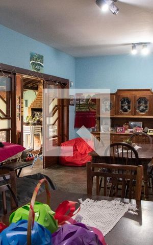 Casa à venda com 288m², 3 quartos e 2 vagas Casa à venda com 288m², 3 quartos e 2 vagasSALA