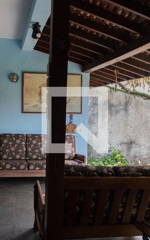 Casa à venda com 288m², 3 quartos e 2 vagas Casa à venda com 288m², 3 quartos e 2 vagasÁREA EXTERNA FUNDOS