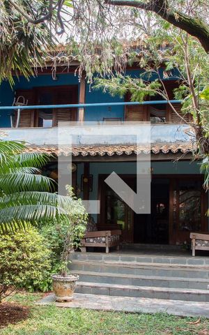 Casa à venda com 288m², 3 quartos e 2 vagas Casa à venda com 288m², 3 quartos e 2 vagasÁREA EXTERNA FUNDOS