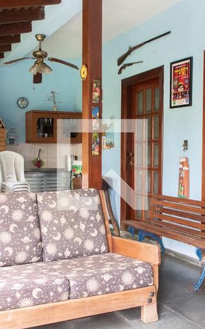 Casa à venda com 288m², 3 quartos e 2 vagas Casa à venda com 288m², 3 quartos e 2 vagasÁREA EXTERNA FUNDOS