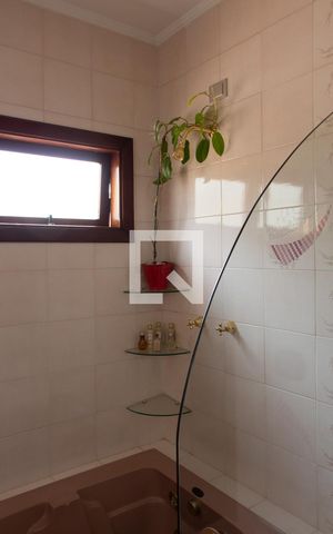 Casa à venda com 288m², 3 quartos e 2 vagas Casa à venda com 288m², 3 quartos e 2 vagasBANHEIRO DA SUITE