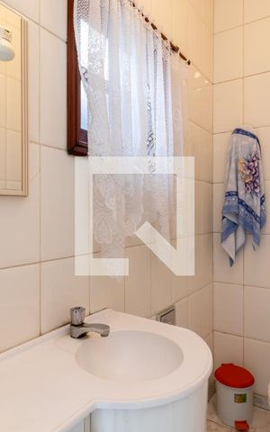 Casa à venda com 214m², 3 quartos e 5 vagasBanheiro 2