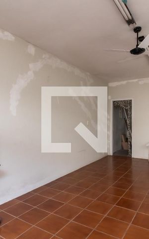 Casa à venda com 214m², 3 quartos e 5 vagasQuarto de Serviço