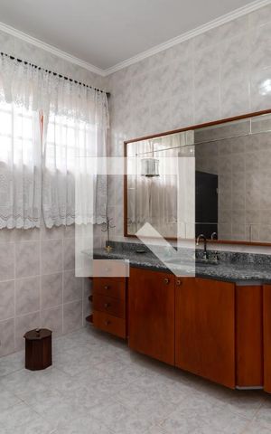 Casa à venda com 214m², 3 quartos e 5 vagasBanheiro 1