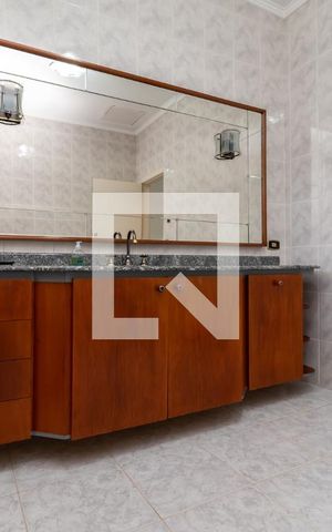 Casa à venda com 214m², 3 quartos e 5 vagasBanheiro 1