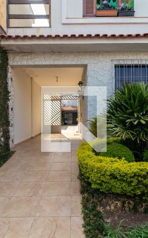 Casa à venda com 214m², 3 quartos e 5 vagasGaragem e Jardim