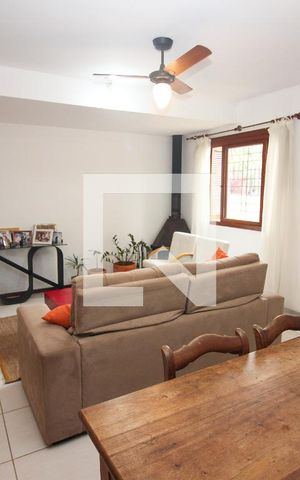 Casa à venda com 198m², 4 quartos e 2 vagasSala
