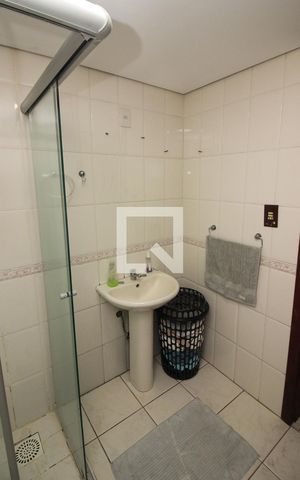 Casa à venda com 198m², 4 quartos e 2 vagasBanheiro 2