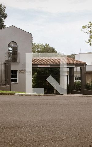 Casa à venda com 155m², 3 quartos e 2 vagas Casa à venda com 155m², 3 quartos e 2 vagasFachada
