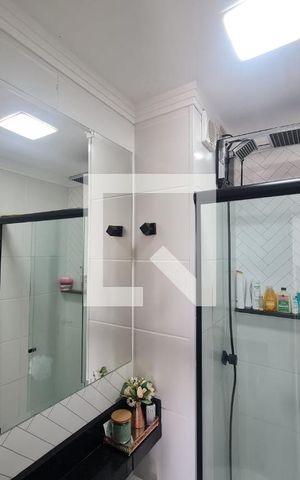 Apartamento à venda com 47m², 2 quartos e 1 vaga Apartamento à venda com 47m², 2 quartos e 1 vagaBanheiro Social