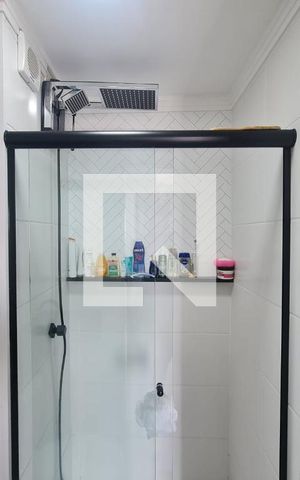 Apartamento à venda com 47m², 2 quartos e 1 vaga Apartamento à venda com 47m², 2 quartos e 1 vagaBanheiro Social