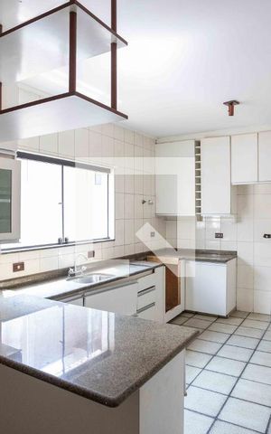 Casa à venda com 450m², 4 quartos e 5 vagasCozinha