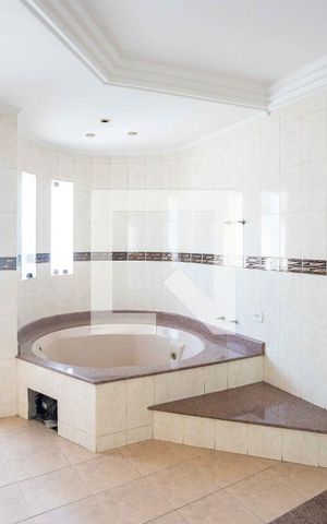 Casa à venda com 450m², 4 quartos e 5 vagasBanheiro da Suíte