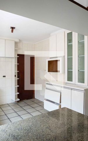Casa à venda com 450m², 4 quartos e 5 vagasCozinha