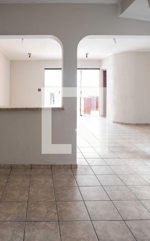 Casa à venda com 450m², 4 quartos e 5 vagasSala de TV