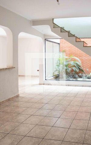 Casa à venda com 450m², 4 quartos e 5 vagasSala de TV