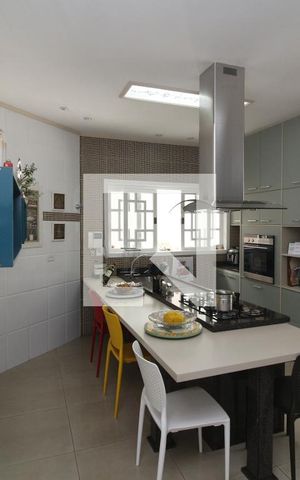 Casa à venda com 270m², 3 quartos e 8 vagasCozinha