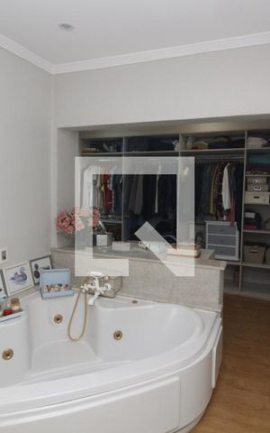 Casa à venda com 270m², 3 quartos e 8 vagasBanheiro da Suíte