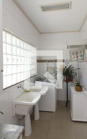 Casa à venda com 270m², 3 quartos e 8 vagasÁrea de Serviço
