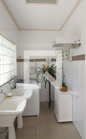 Casa à venda com 270m², 3 quartos e 8 vagasÁrea de Serviço