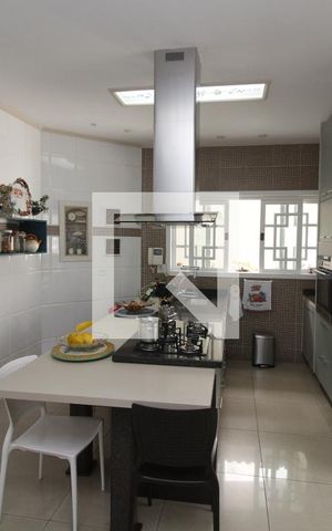 Casa à venda com 270m², 3 quartos e 8 vagasCozinha