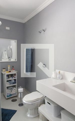 Casa à venda com 270m², 3 quartos e 8 vagasBanheiro da Suíte