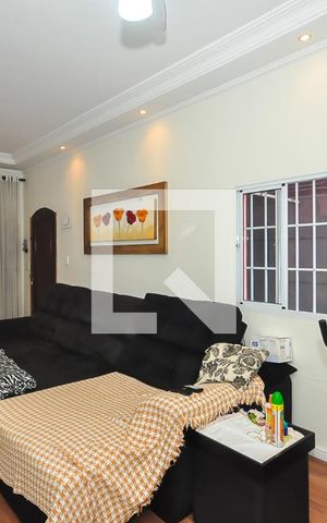 Casa à venda com 130m², 3 quartos e 2 vagas Casa à venda com 130m², 3 quartos e 2 vagasSala