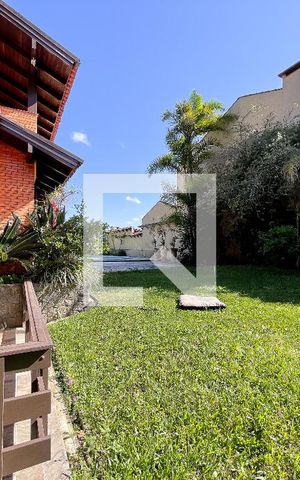 Casa à venda com 370m², 4 quartos e 4 vagas Casa à venda com 370m², 4 quartos e 4 vagasÁrea externa
