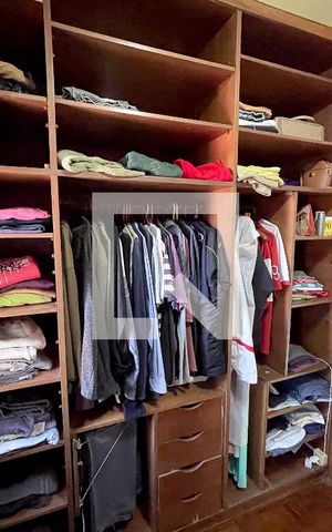 Casa à venda com 370m², 4 quartos e 4 vagas Casa à venda com 370m², 4 quartos e 4 vagasCloset Quarto 2