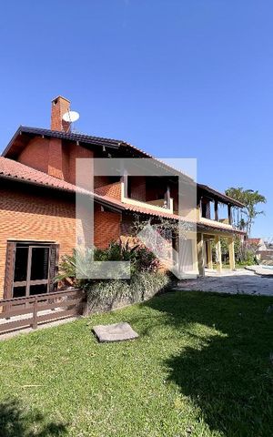 Casa à venda com 370m², 4 quartos e 4 vagas Casa à venda com 370m², 4 quartos e 4 vagasÁrea externa