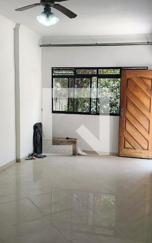 Casa à venda com 250m², 3 quartos e 3 vagas Casa à venda com 250m², 3 quartos e 3 vagassala
