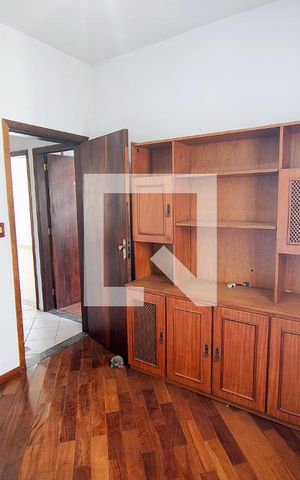 Casa à venda com 250m², 3 quartos e 3 vagas Casa à venda com 250m², 3 quartos e 3 vagasEscritório