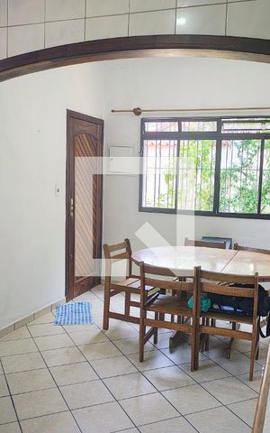 Casa à venda com 250m², 3 quartos e 3 vagas Casa à venda com 250m², 3 quartos e 3 vagasCozinha