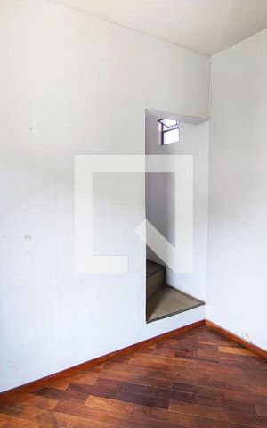Casa à venda com 250m², 3 quartos e 3 vagas Casa à venda com 250m², 3 quartos e 3 vagasEscritório
