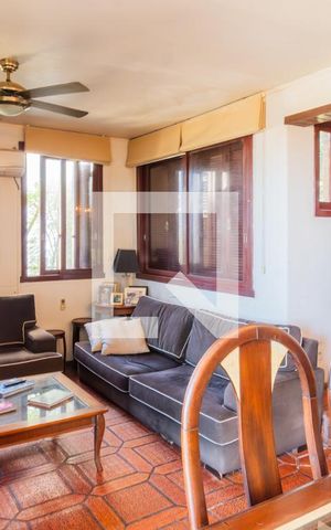 Casa à venda com 360m², 4 quartos e 6 vagas Casa à venda com 360m², 4 quartos e 6 vagasSala