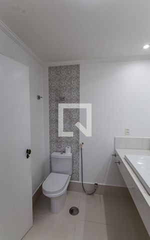 Apartamento para alugar com 142m², 3 quartos e 2 vagas Apartamento para alugar com 142m², 3 quartos e 2 vagasBanheiro da Suíte