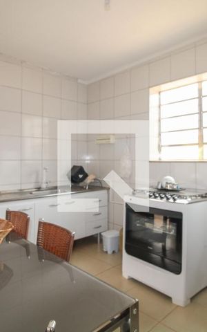 Casa à venda com 90m², 2 quartos e 2 vagas Casa à venda com 90m², 2 quartos e 2 vagasCozinha