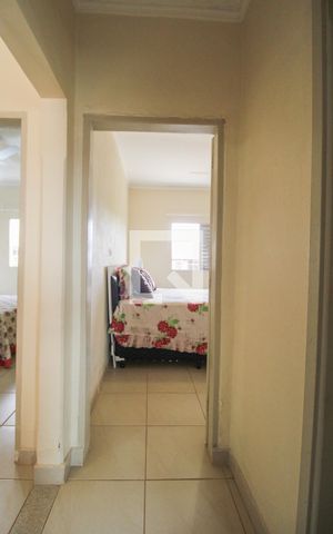 Casa à venda com 90m², 2 quartos e 2 vagas Casa à venda com 90m², 2 quartos e 2 vagasCorredor