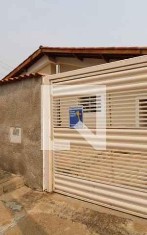 Casa à venda com 90m², 2 quartos e 2 vagas Casa à venda com 90m², 2 quartos e 2 vagasFachada