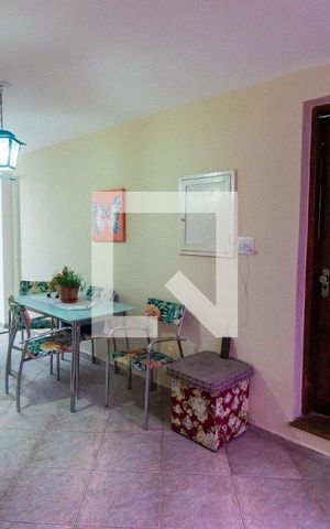Casa à venda com 250m², 3 quartos e 3 vagas Casa à venda com 250m², 3 quartos e 3 vagasEntrada