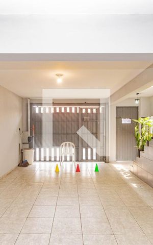 Casa à venda com 160m², 4 quartos e 2 vagas Casa à venda com 160m², 4 quartos e 2 vagasGaragem