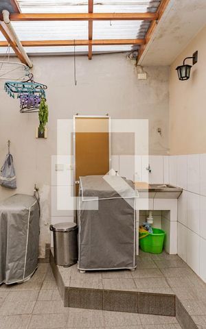Casa à venda com 160m², 4 quartos e 2 vagas Casa à venda com 160m², 4 quartos e 2 vagasÁrea de Serviços