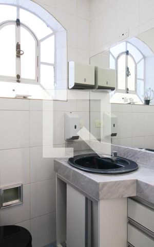 Casa para alugar com 120m², 5 quartos e 2 vagas Casa para alugar com 120m², 5 quartos e 2 vagasBanheiro social